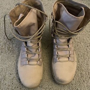 Men’s Nike Combat Boots Size 11